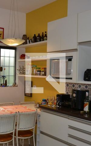 Casa à venda com 235m², 4 quartos e 2 vagasCozinha