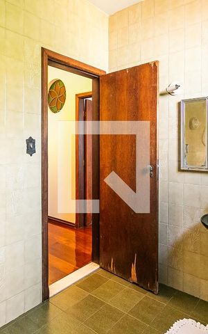 Casa à venda com 315m², 3 quartos e 8 vagas Casa à venda com 315m², 3 quartos e 8 vagasBanheiro Social
