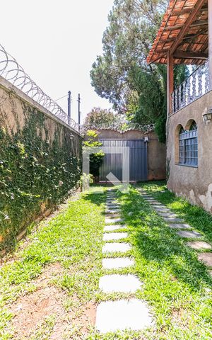 Casa à venda com 315m², 3 quartos e 8 vagas Casa à venda com 315m², 3 quartos e 8 vagasGaragem