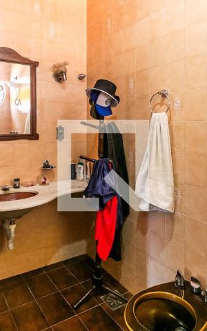 Casa à venda com 315m², 3 quartos e 8 vagas Casa à venda com 315m², 3 quartos e 8 vagasBanheiro da Suíte