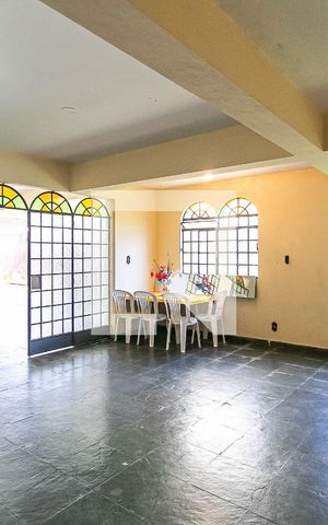 Casa à venda com 315m², 3 quartos e 8 vagas Casa à venda com 315m², 3 quartos e 8 vagasÁrea comum