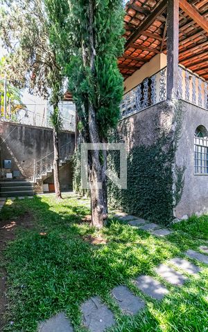Casa à venda com 315m², 3 quartos e 8 vagas Casa à venda com 315m², 3 quartos e 8 vagasEntrada