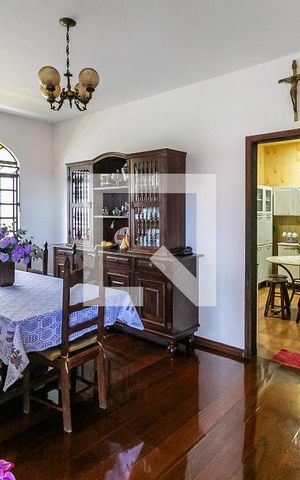 Casa à venda com 315m², 3 quartos e 8 vagas Casa à venda com 315m², 3 quartos e 8 vagasSala de Jantar