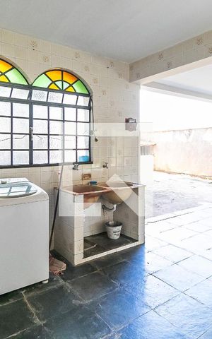 Casa à venda com 315m², 3 quartos e 8 vagas Casa à venda com 315m², 3 quartos e 8 vagasÁrea de Serviço
