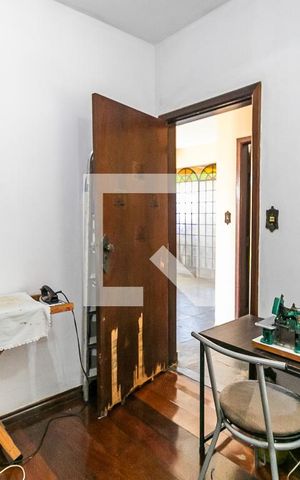 Casa à venda com 315m², 3 quartos e 8 vagas Casa à venda com 315m², 3 quartos e 8 vagasQuarto de Serviço