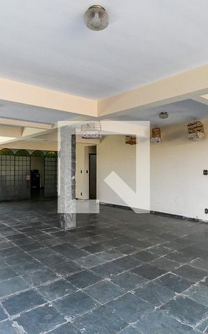 Casa à venda com 315m², 3 quartos e 8 vagas Casa à venda com 315m², 3 quartos e 8 vagasGaragem