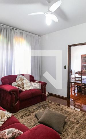 Casa à venda com 315m², 3 quartos e 8 vagas Casa à venda com 315m², 3 quartos e 8 vagasSala