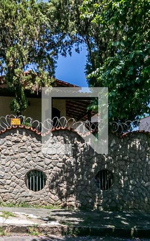 Casa à venda com 315m², 3 quartos e 8 vagas Casa à venda com 315m², 3 quartos e 8 vagasFachada