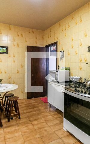 Casa à venda com 315m², 3 quartos e 8 vagas Casa à venda com 315m², 3 quartos e 8 vagasCozinha
