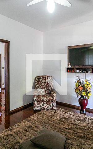 Casa à venda com 315m², 3 quartos e 8 vagas Casa à venda com 315m², 3 quartos e 8 vagasSala