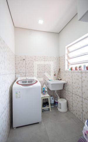 Casa à venda com 200m², 3 quartos e 2 vagas Casa à venda com 200m², 3 quartos e 2 vagasÁrea de Serviço