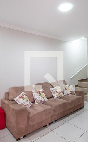Casa à venda com 200m², 3 quartos e 2 vagas Casa à venda com 200m², 3 quartos e 2 vagasSala