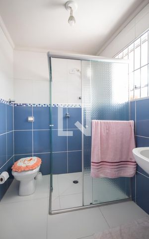 Casa à venda com 200m², 3 quartos e 2 vagas Casa à venda com 200m², 3 quartos e 2 vagasBanheiro da Suíte 2