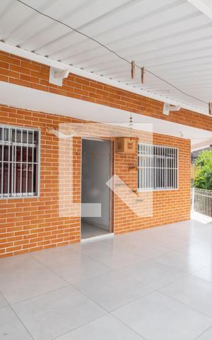 Casa à venda com 200m², 3 quartos e 2 vagas Casa à venda com 200m², 3 quartos e 2 vagasVaranda