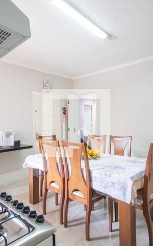 Casa à venda com 200m², 3 quartos e 2 vagas Casa à venda com 200m², 3 quartos e 2 vagasCozinha