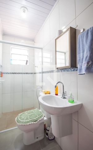 Casa à venda com 200m², 3 quartos e 2 vagas Casa à venda com 200m², 3 quartos e 2 vagasBanheiro da Suíte 1