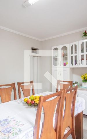 Casa à venda com 200m², 3 quartos e 2 vagas Casa à venda com 200m², 3 quartos e 2 vagasCozinha
