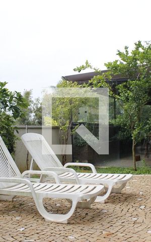 Casa de condomínio à venda com 1000m², 5 quartos e 6 vagasÁrea de Sol