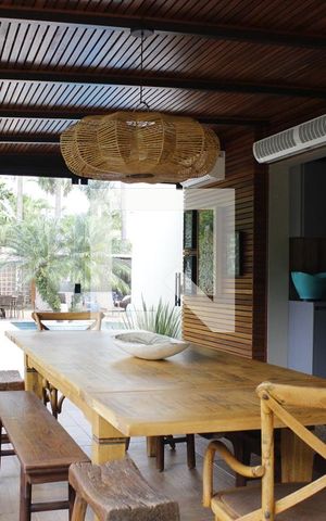 Casa de condomínio à venda com 1000m², 5 quartos e 6 vagasJantar externo 
