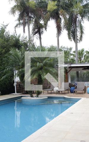 Casa de condomínio à venda com 1000m², 5 quartos e 6 vagasPiscina