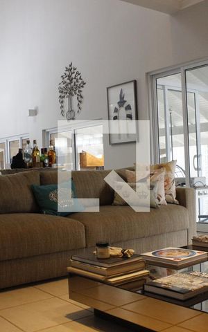 Casa de condomínio à venda com 1000m², 5 quartos e 6 vagasSala de Estar