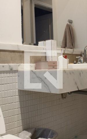 Casa de condomínio à venda com 1000m², 5 quartos e 6 vagasBanheiro de Hospede 