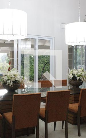 Casa de condomínio à venda com 1000m², 5 quartos e 6 vagasSala de Jantar