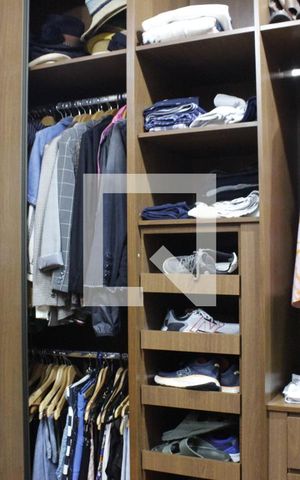 Casa de condomínio à venda com 1000m², 5 quartos e 6 vagasCloset da  Suíte Master