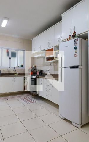 Casa à venda com 170m², 3 quartos e 2 vagas Casa à venda com 170m², 3 quartos e 2 vagasCozinha