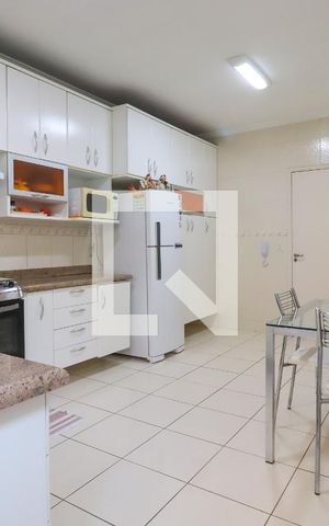 Casa à venda com 170m², 3 quartos e 2 vagas Casa à venda com 170m², 3 quartos e 2 vagasCozinha