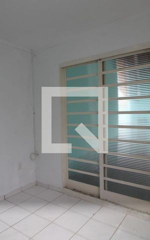 Casa para alugar com 104m², 2 quartos e 2 vagasSala