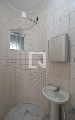Casa para alugar com 104m², 2 quartos e 2 vagasBanheiro da Suíte