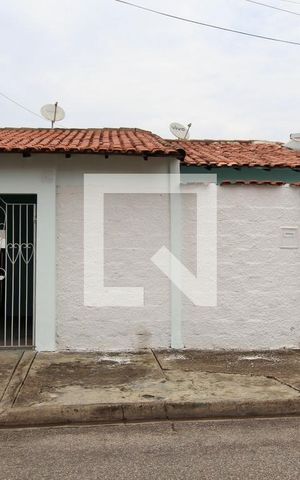 Casa para alugar com 104m², 2 quartos e 2 vagasFachada