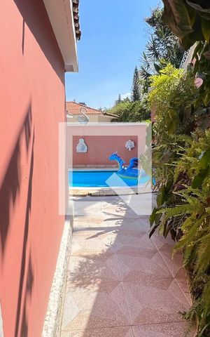 Casa à venda com 650m², 5 quartos e 6 vagasCorredor piscina