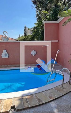 Casa à venda com 650m², 5 quartos e 6 vagasPiscina