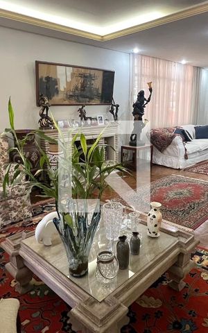 Casa à venda com 650m², 5 quartos e 6 vagasSala