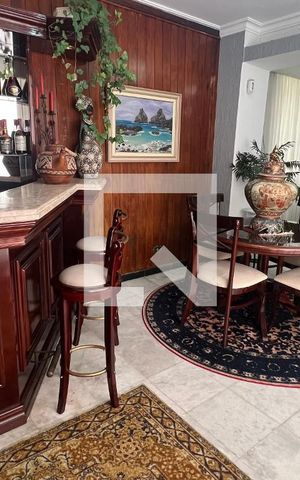 Casa à venda com 650m², 5 quartos e 6 vagasBar