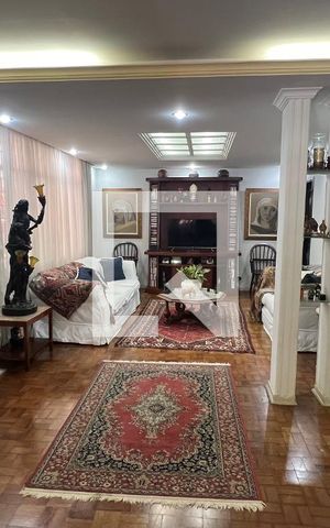 Casa à venda com 650m², 5 quartos e 6 vagasSala