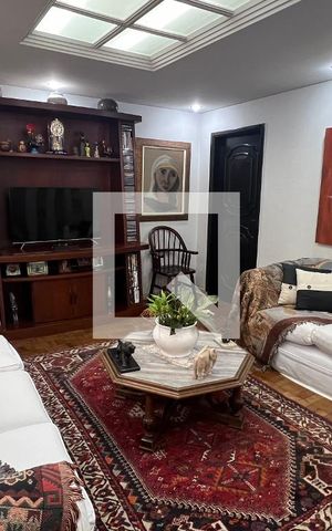 Casa à venda com 650m², 5 quartos e 6 vagasSala de TV