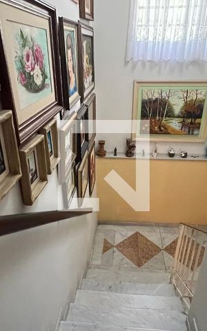 Casa à venda com 650m², 5 quartos e 6 vagasEscada