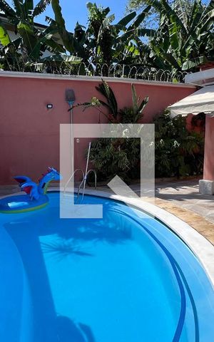 Casa à venda com 650m², 5 quartos e 6 vagasPiscina