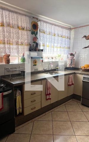 Casa à venda com 650m², 5 quartos e 6 vagasCozinha - Armários