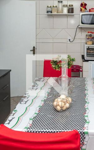 Casa à venda com 250m², 5 quartos e 3 vagas Casa à venda com 250m², 5 quartos e 3 vagasCopa-Cozinha