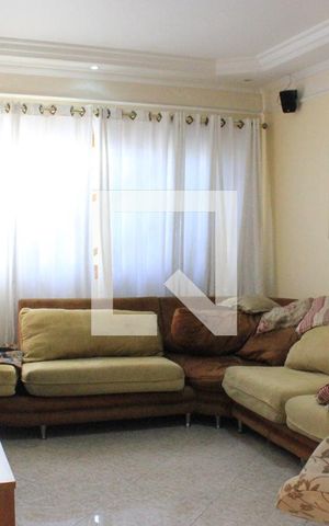 Casa à venda com 166m², 3 quartos e 3 vagasSala
