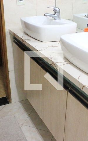 Casa à venda com 166m², 3 quartos e 3 vagasBanheiro 