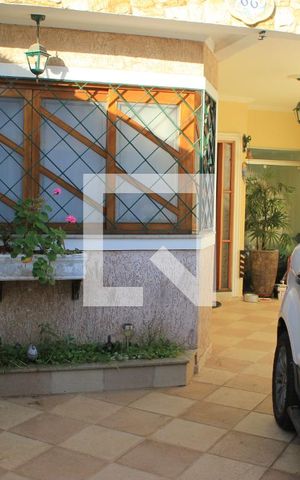 Casa à venda com 166m², 3 quartos e 3 vagasGaragem