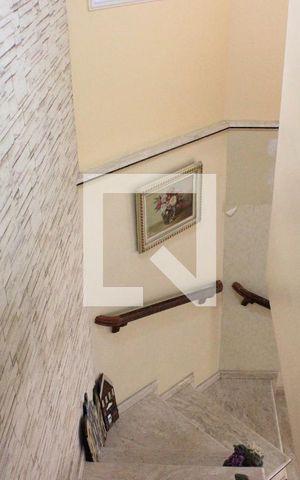 Casa à venda com 166m², 3 quartos e 3 vagasEscada
