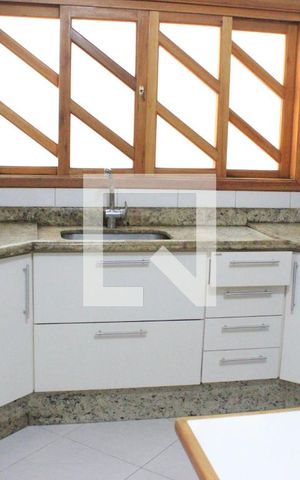 Casa à venda com 166m², 3 quartos e 3 vagasCozinha