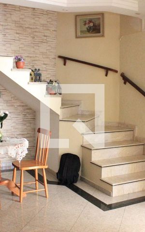 Casa à venda com 166m², 3 quartos e 3 vagasSala