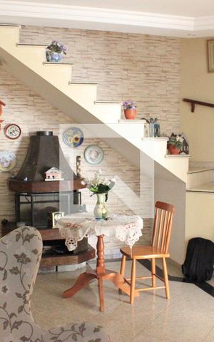 Casa à venda com 166m², 3 quartos e 3 vagasSala